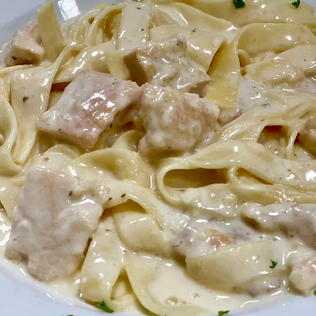 Chicken Fettuccine Alfredo (Lunch).